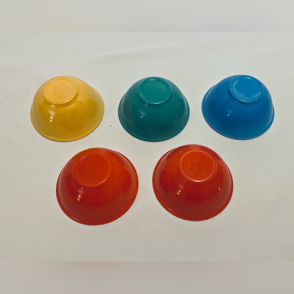 RARE McKee Bowls, set of 5. Yellow has crack on exterior, not interior.